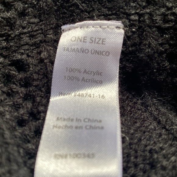 Black Infinity Cable Knit Scarf - Picture 3 of 3